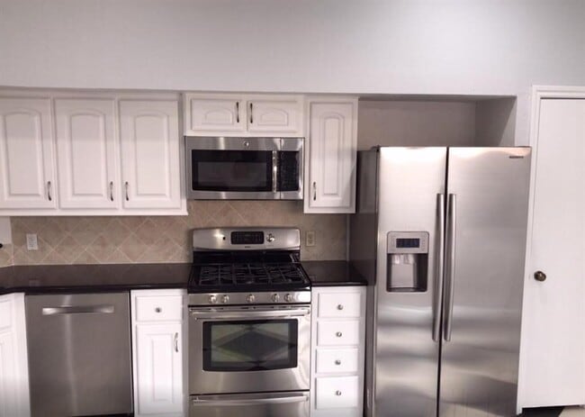Building Photo - 13043 Skymeadow Dr