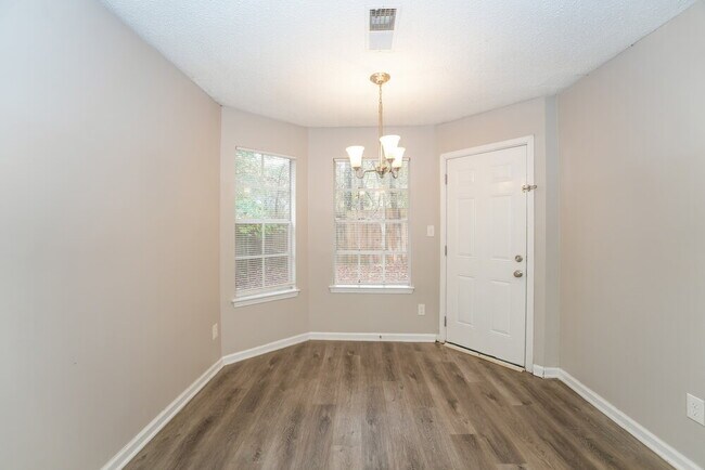 Building Photo - 871 Louisa Ln