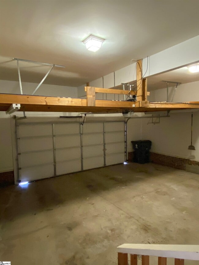 Building Photo - 301 Fortuna Dr