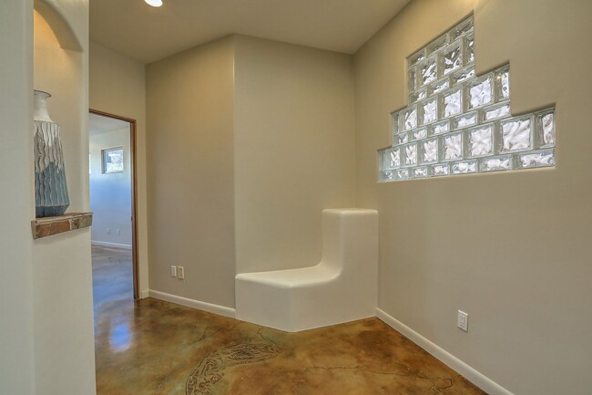 Building Photo - LONG TERM RENTAL in HIGH DESERT