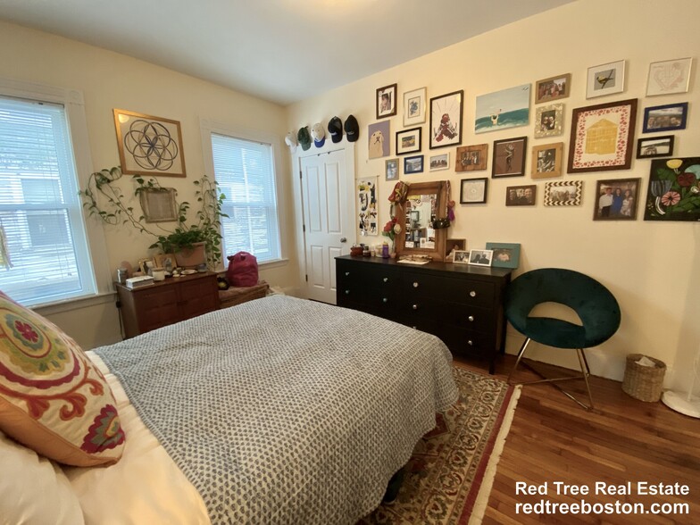 Building Photo - 177 School St