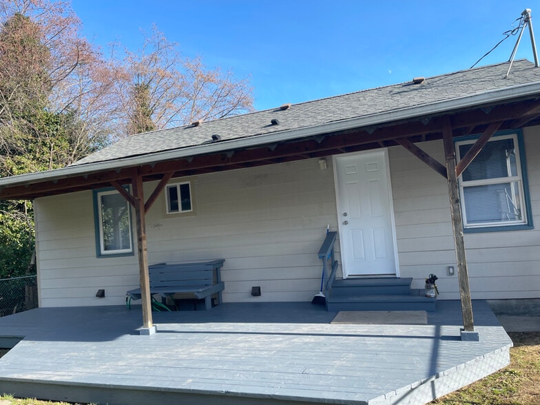 Building Photo - 13217 1st Ave S