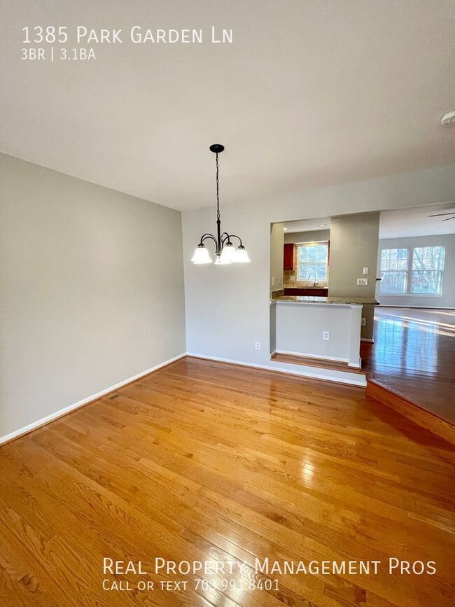 Building Photo - 1385 Park Garden Ln