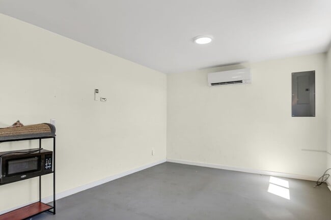 Building Photo - 3-Bed 2-Bath Home with Detached Studio Apartment!