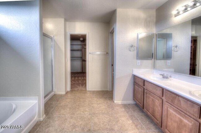 Building Photo - 41132 N Hudson Trail