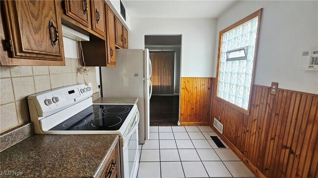 Building Photo - 3900 Wetzel Ave
