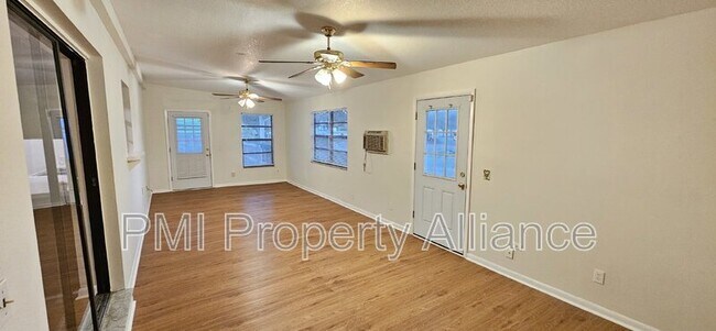 Building Photo - 406 Whitewing Cir