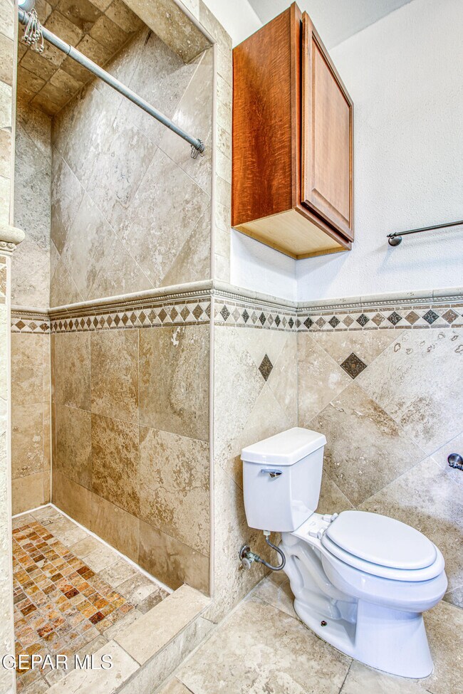 Building Photo - 1701 Elm St