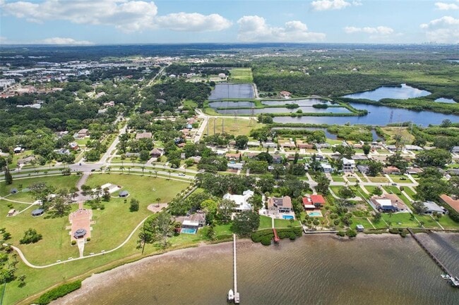 Building Photo - 311 Shore Dr E