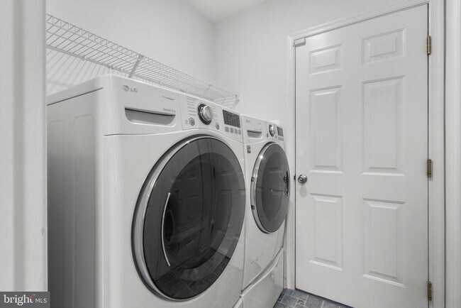 Building Photo - 6381 Stockbridge Overlook Ct