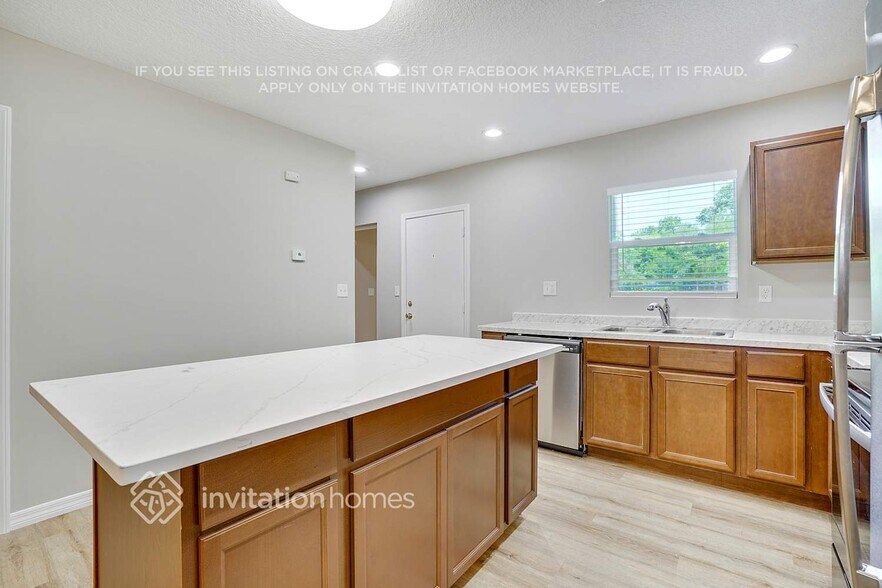 Building Photo - 3725 Pine View Cir