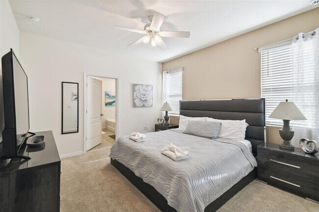 Building Photo - 7704 Oakmoss Loop