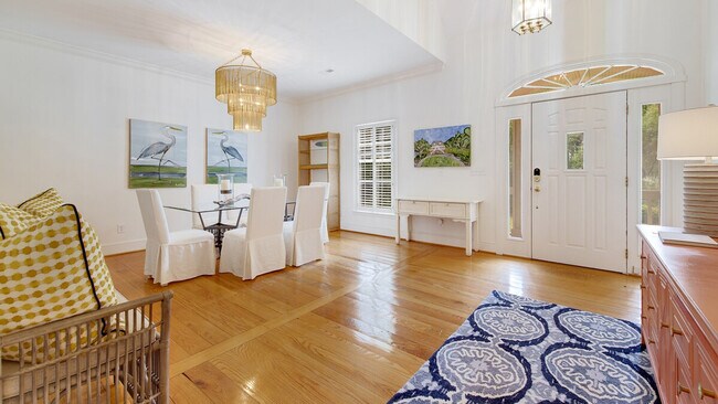 Building Photo - 546 Collins Meadow Dr