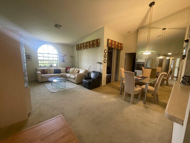 Building Photo - 5415 Verona Dr