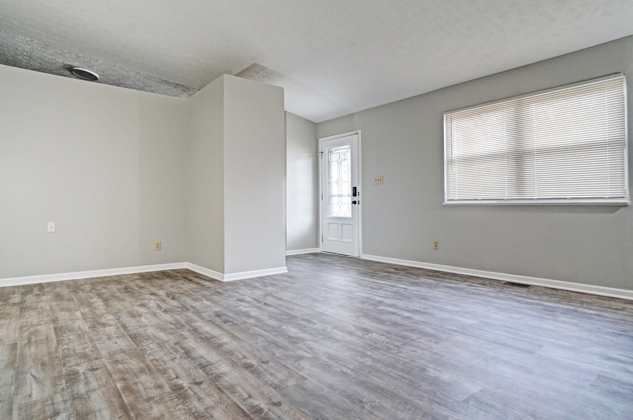 Living Room (pre-paint) - 626 Woods Crossing Dr
