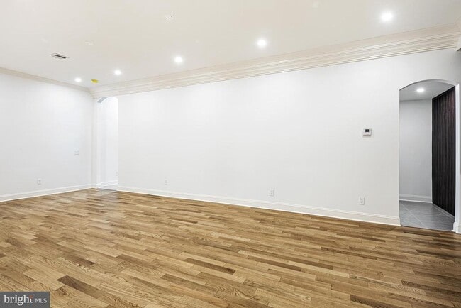 Building Photo - 321 S 3rd St