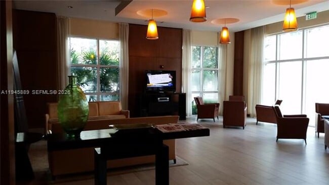 Building Photo - 31 SE 5th St