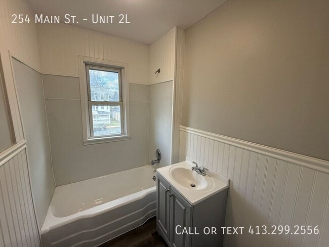 Building Photo - 254 Main St