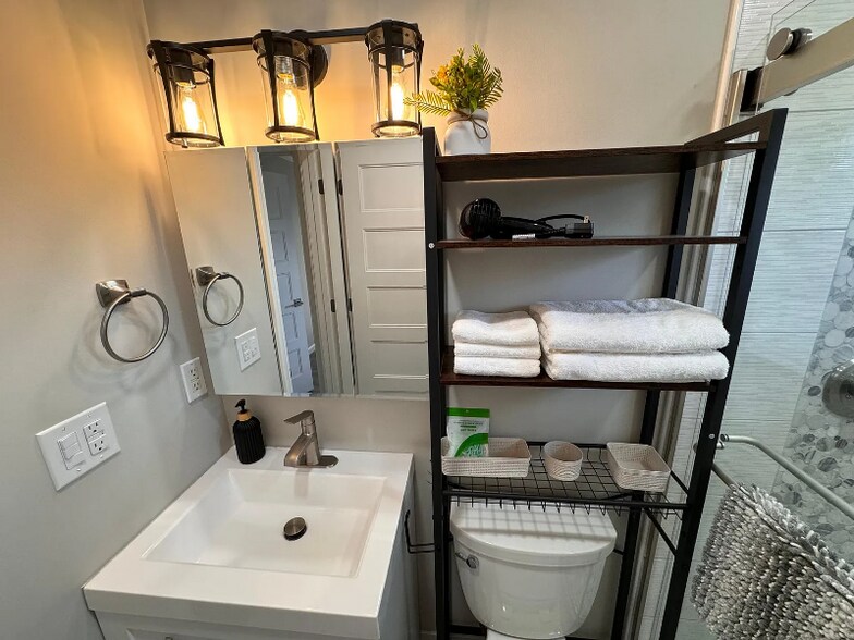 Building Photo - 1607 Catalpa Dr