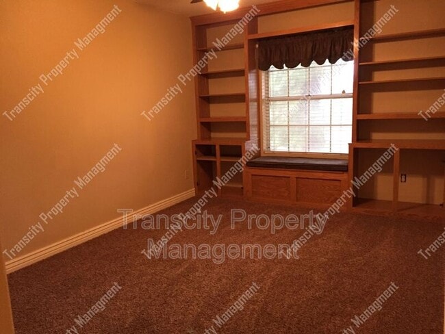 Building Photo - 5118 E Adobe St