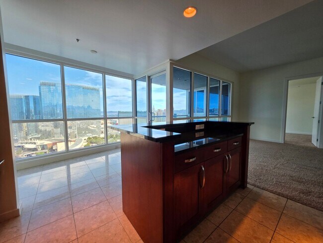 Building Photo - Fantastice High Rise with Full City Views!