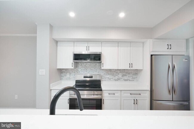 Building Photo - 20527 Shadyside Way