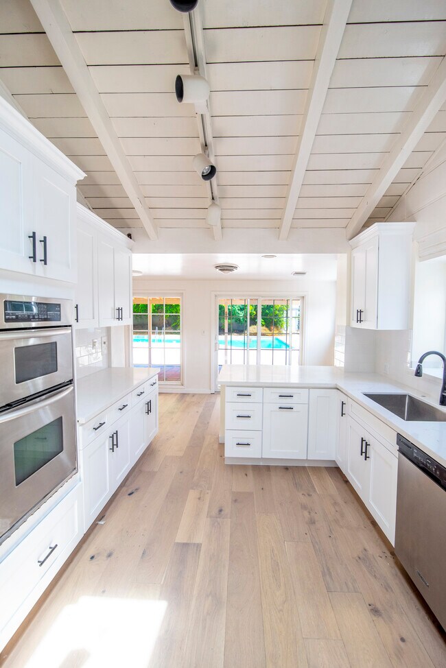 Building Photo - 12335 Tiara St