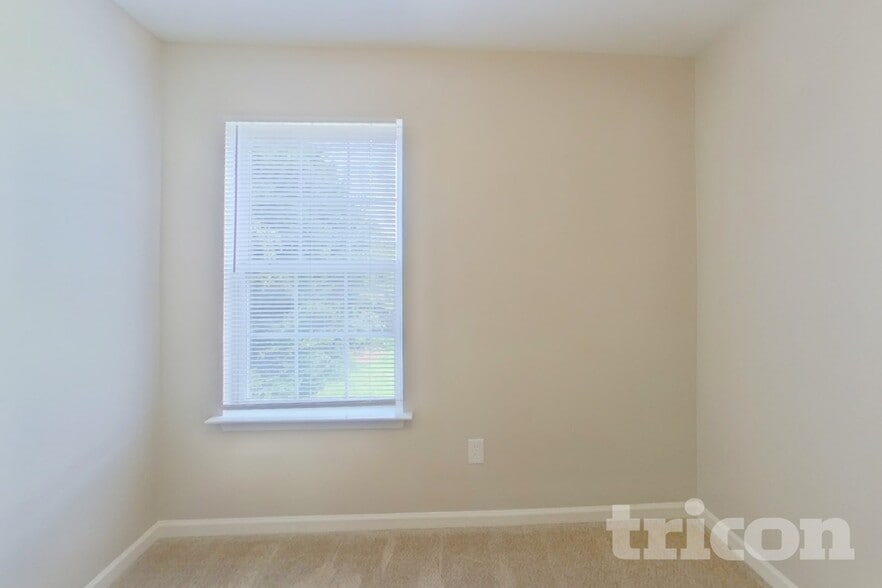 Building Photo - 9514 Parkridge Dr