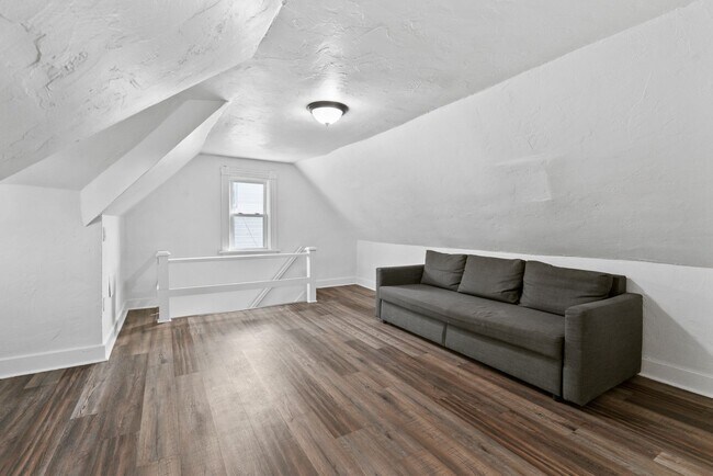 Building Photo - 721 Boggs Ave