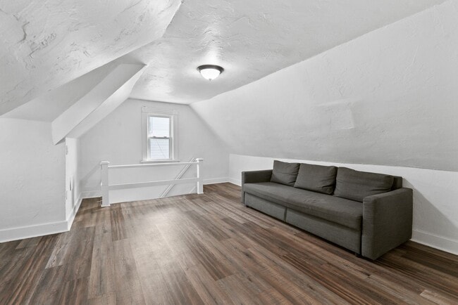 Building Photo - Furnished 4 bed, 2 bath home in Mt. Washington available now!