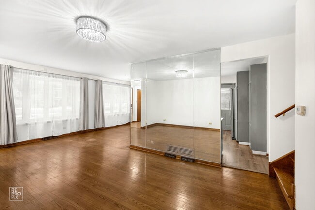 Building Photo - 7218 W 110th Pl