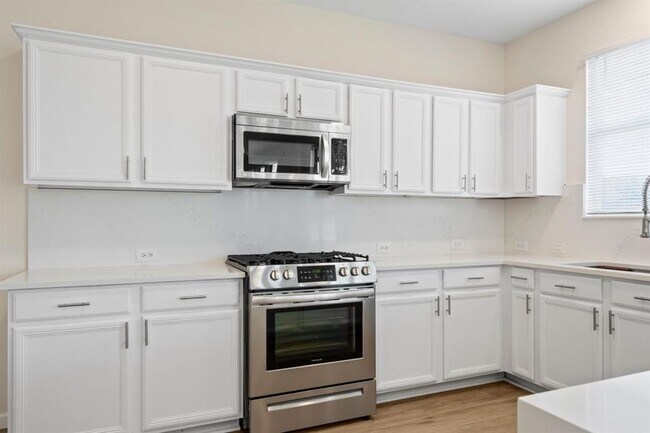 Building Photo - 101 Redwood Dr