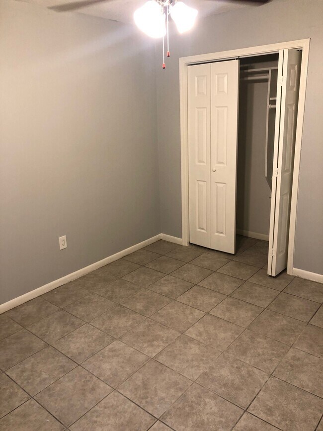 Building Photo - 10510 Kiber Dr
