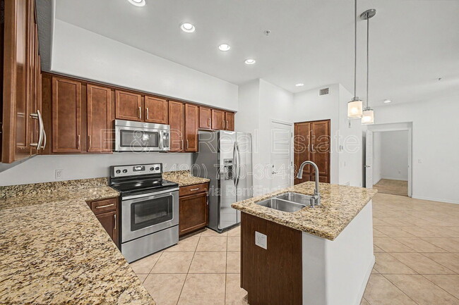 Building Photo - 5550 N 16th St