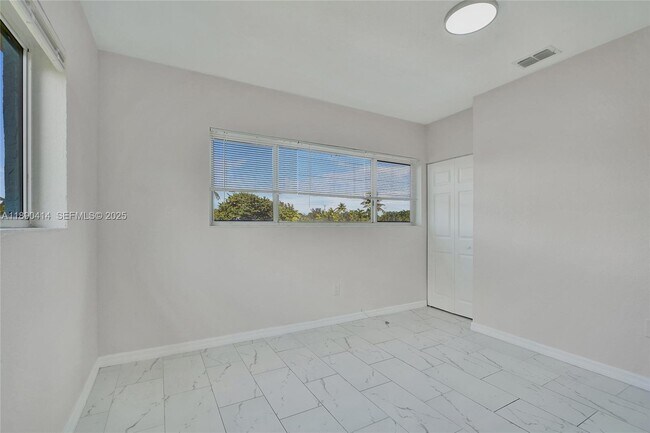 Building Photo - 1945 Calais Dr