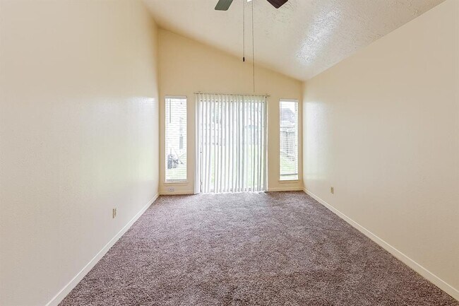 Building Photo - 14907 El Grande Dr