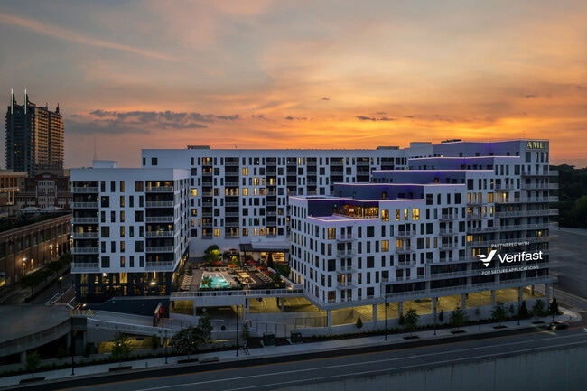 Building Photo - AMLI Atlantic Station