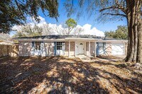 Building Photo - Charming 3-Bed, 2-Bath Home in Pascagoula – Great Location!