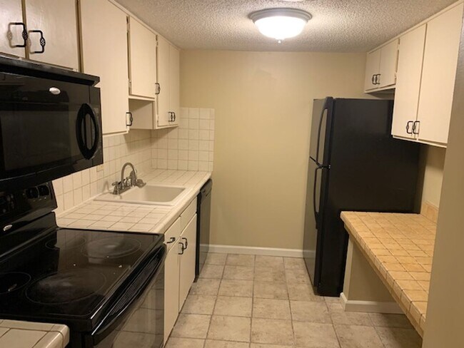 Building Photo - 1BD/1BA Condo located in Germantown!