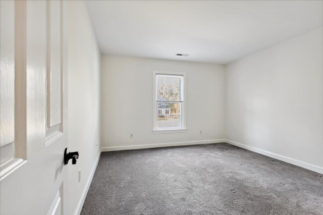 Building Photo - Kingsmill Gem