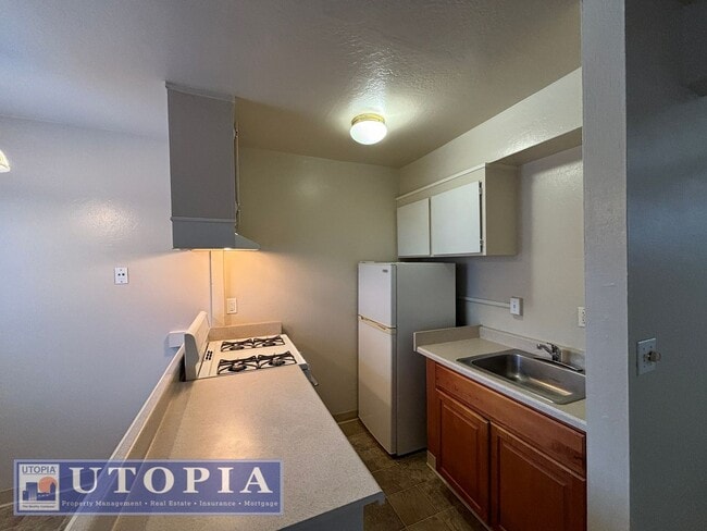 Building Photo - Ground Floor Studio, Near Boardwalk and Ma...