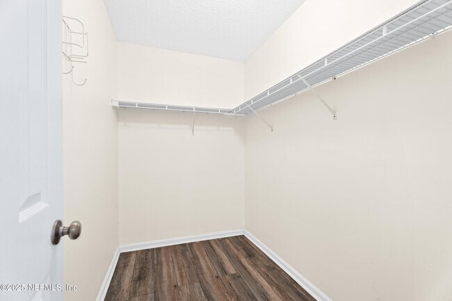 Building Photo - 13241 Mendenhall Pl