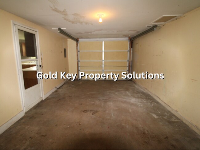 Building Photo - 9801 S Rinker St