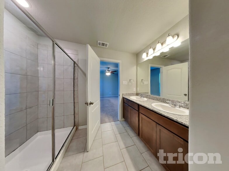 Building Photo - 40807 Mostyn Hill Dr