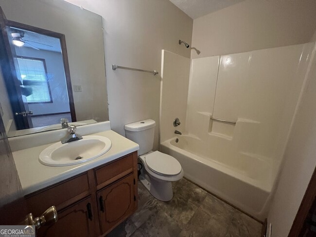 Building Photo - 982 Locust Dr NE