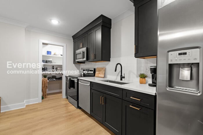 Building Photo - 110 Duke St