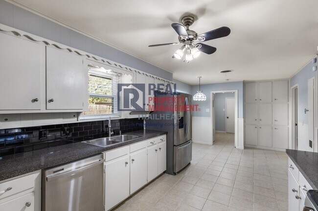 Building Photo - Charming 3 Bed 2 Bath Cul-De-Sac Home in a...