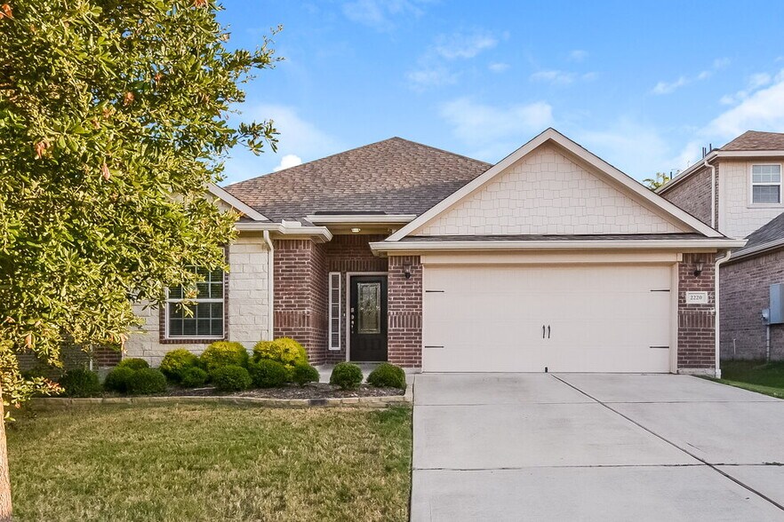 Primary Photo - 2220 Mulberry Dr