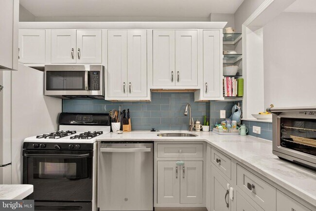 Building Photo - 3822 Beecher St NW