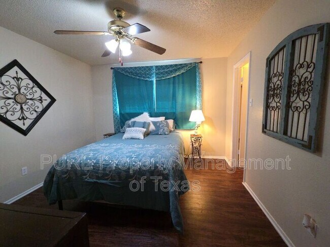 Building Photo - 203 2nd St N